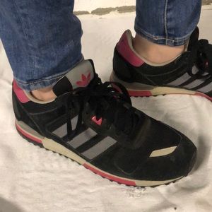 Adidas pink and black and grey teen is shoes